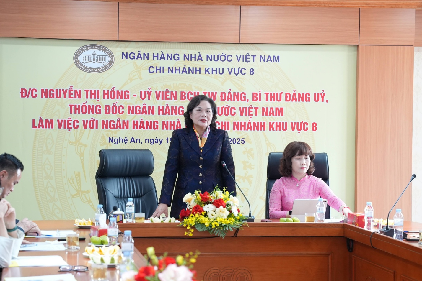 Thống đốc Nguyễn Thị Hồng phát biểu chỉ đạo tại buổi làm việc