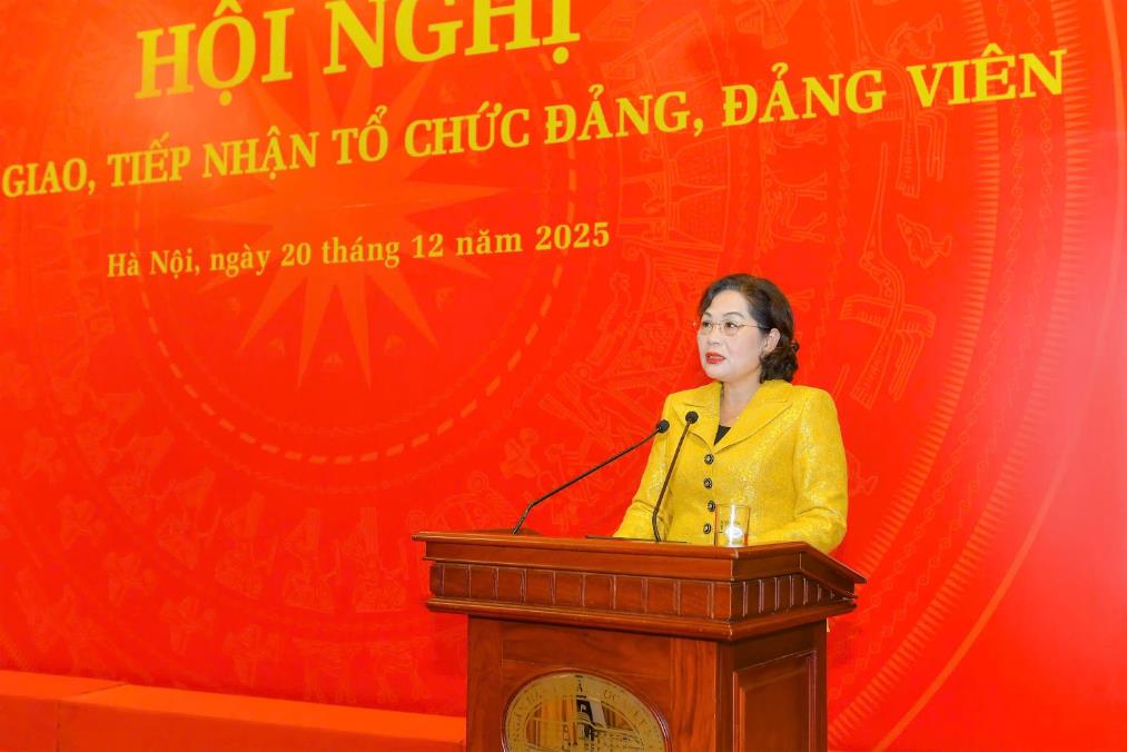 Đồng chí Nguyễn Thị Hồng - Ủy viên Trung ương Đảng, Bí thư Đảng ủy, Thống đốc NHNN phát biểu tại Hội nghị