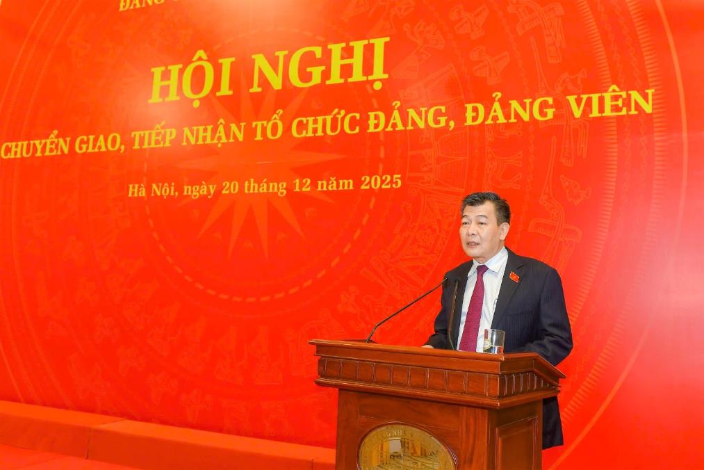 Đồng chí Nguyễn Đức Phong - Phó Bí thư Đảng ủy Chính phủ phát biểu tại Hội nghị