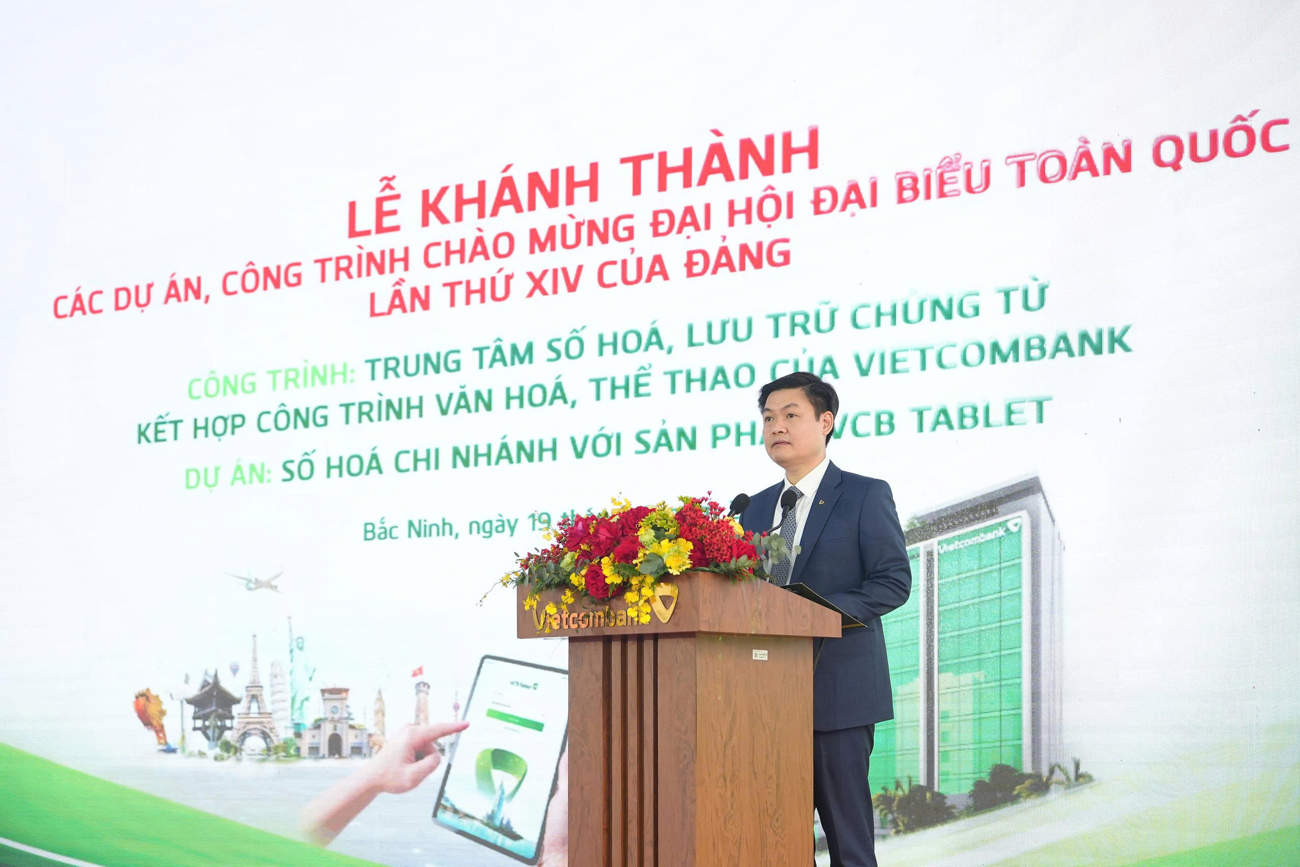 Đồng chí Nguyễn Danh Phương - Phó Bí thư thường trực Đảng ủy Vietcombank phát biểu khai mạc tại buổi lễ