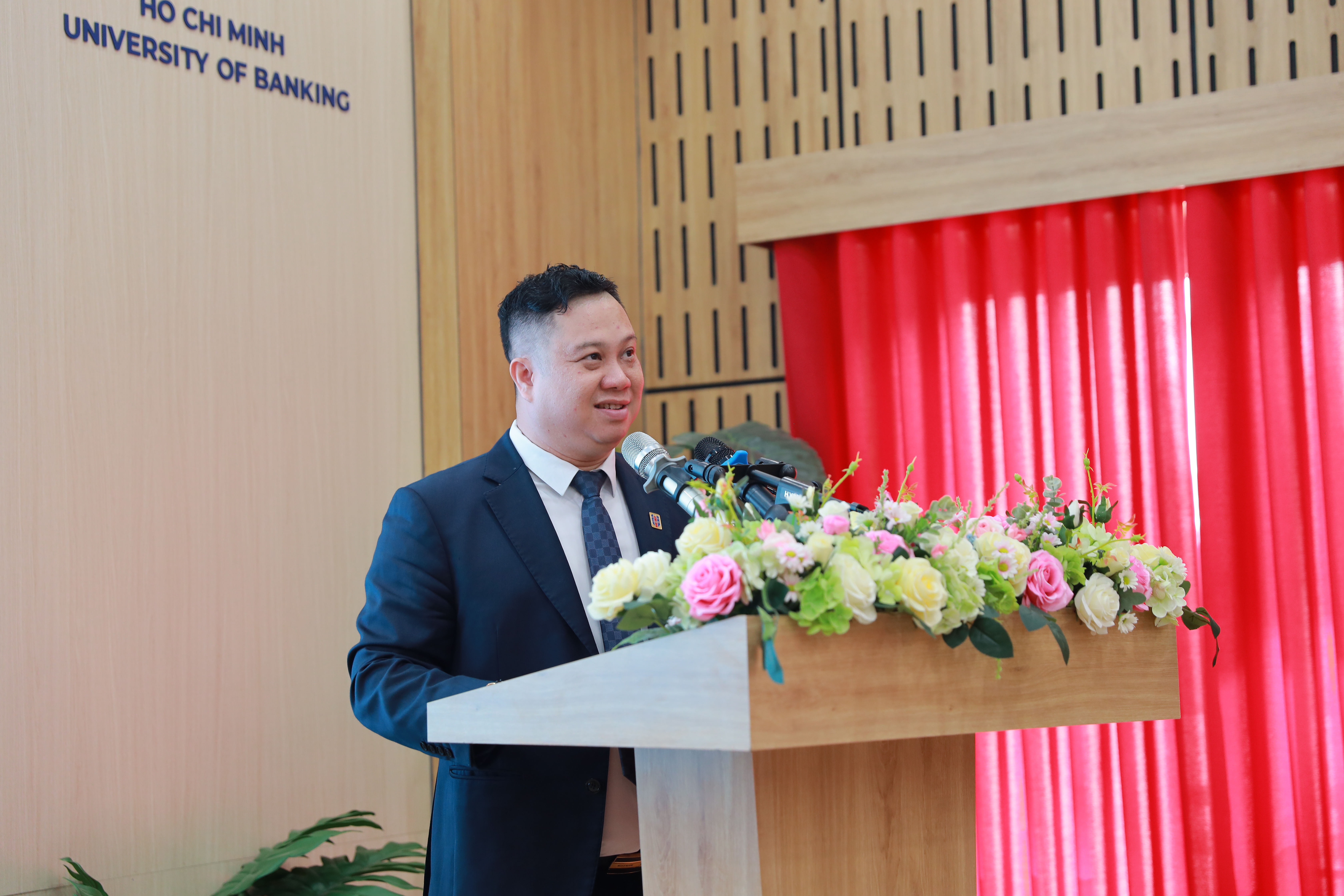 GS.TS Nguyễn Đức Trung - Hiệu trưởng HUB phát biểu khai mạc