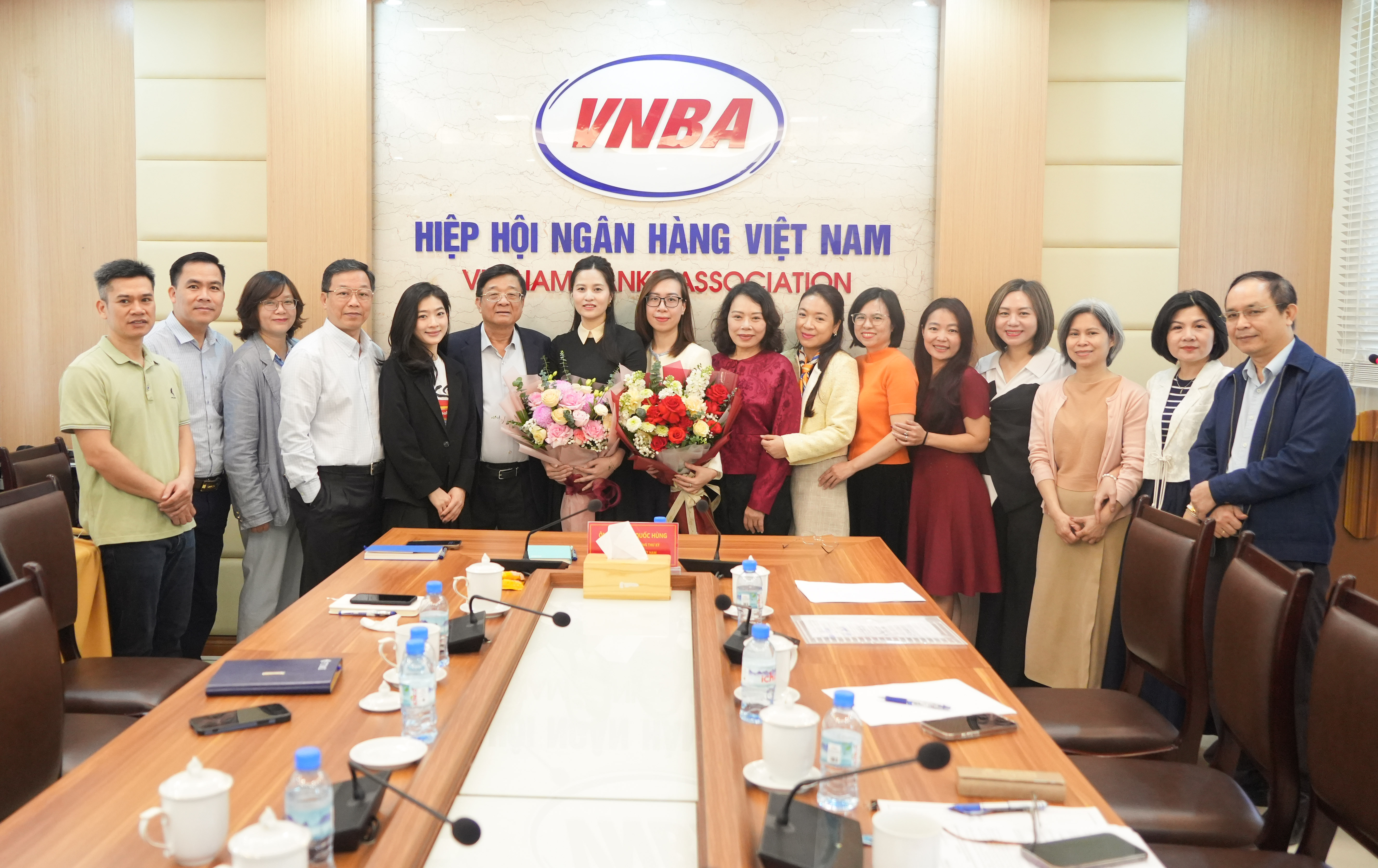 Lãnh đạo Cơ quan thường trực chụp ảnh lưu niệm