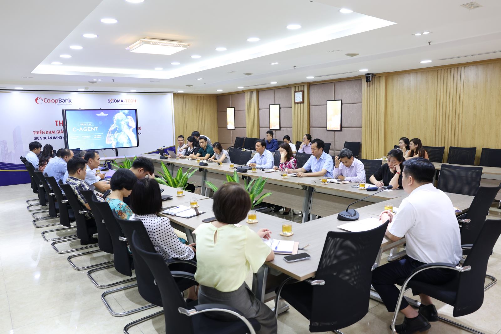 Lãnh đạo các đơn vị tại Trụ sở chính Co-opBank tham gia khóa học về Trợ lý AI - C-AGENT