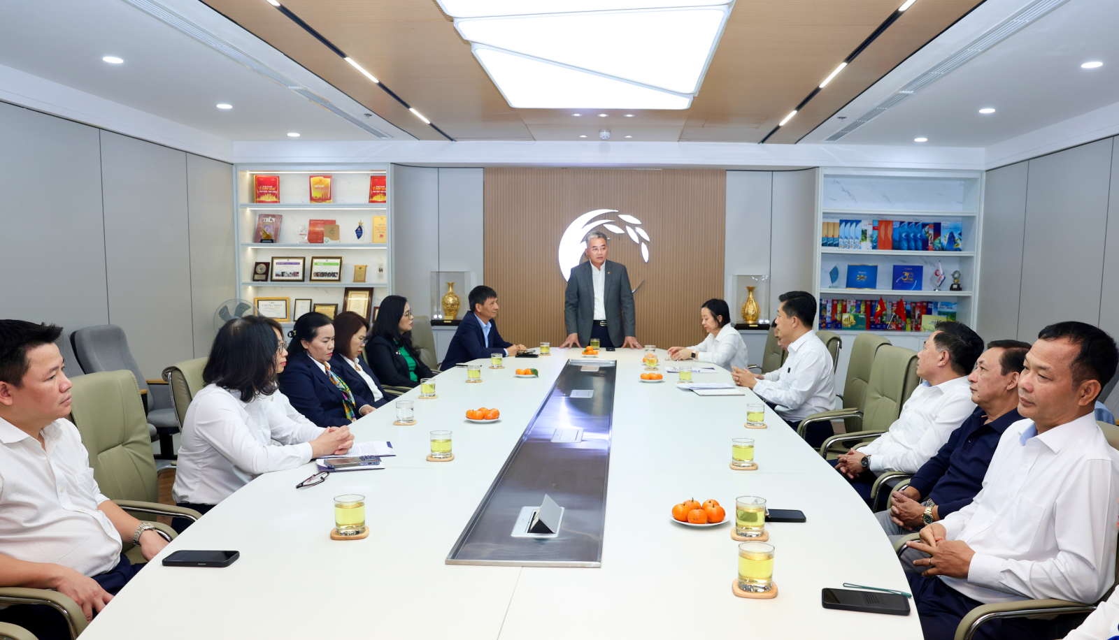 Tổ chức gặp mặt chúc mừng nhân kỷ niệm Ngày thành lập Quân đội Nhân dân Việt Nam và Ngày hội Quốc phòng toàn dân