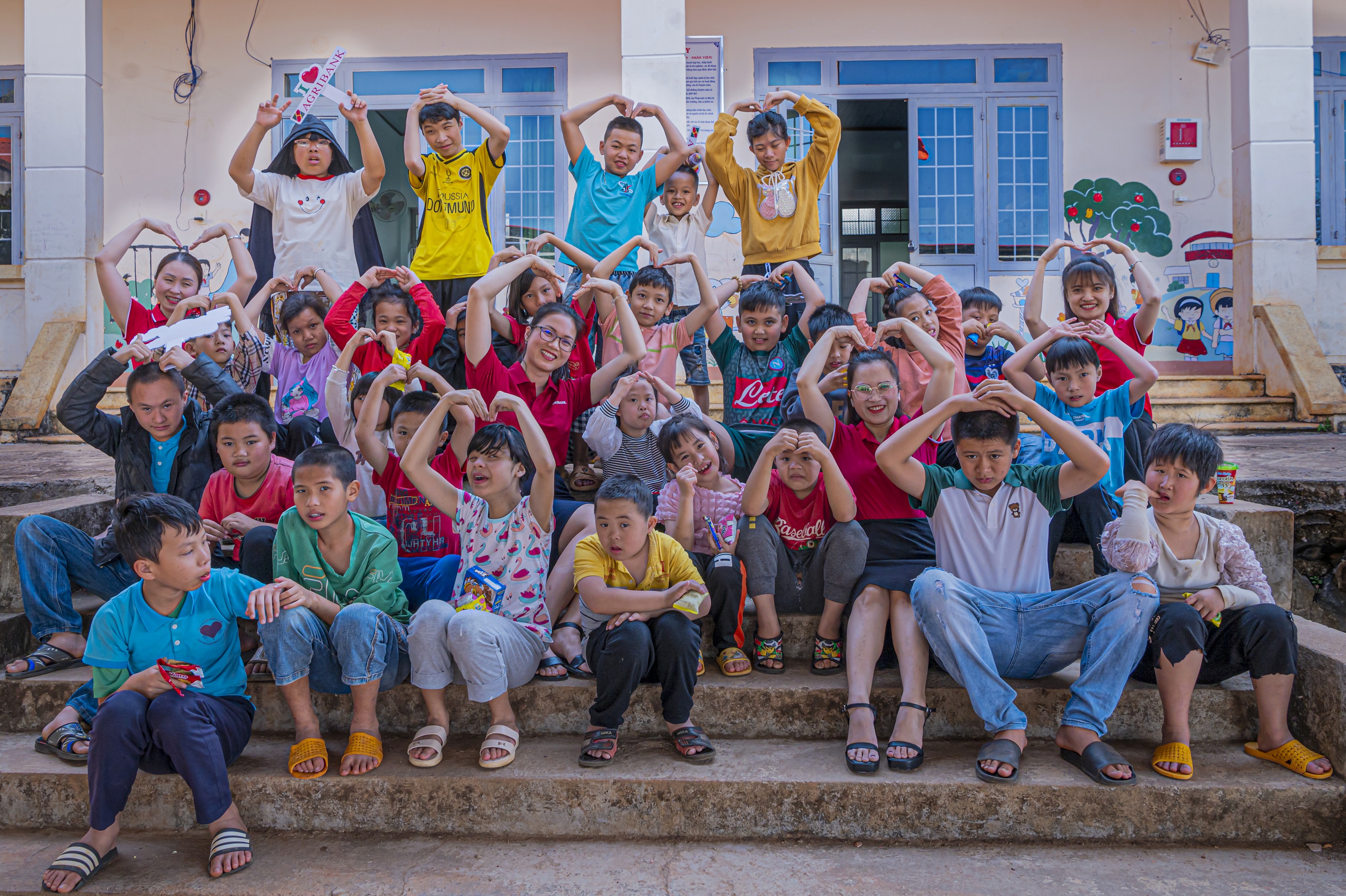 Agribank triển khai nhiều chương trình hỗ trợ hướng trực tiếp tới người dân yếu thế