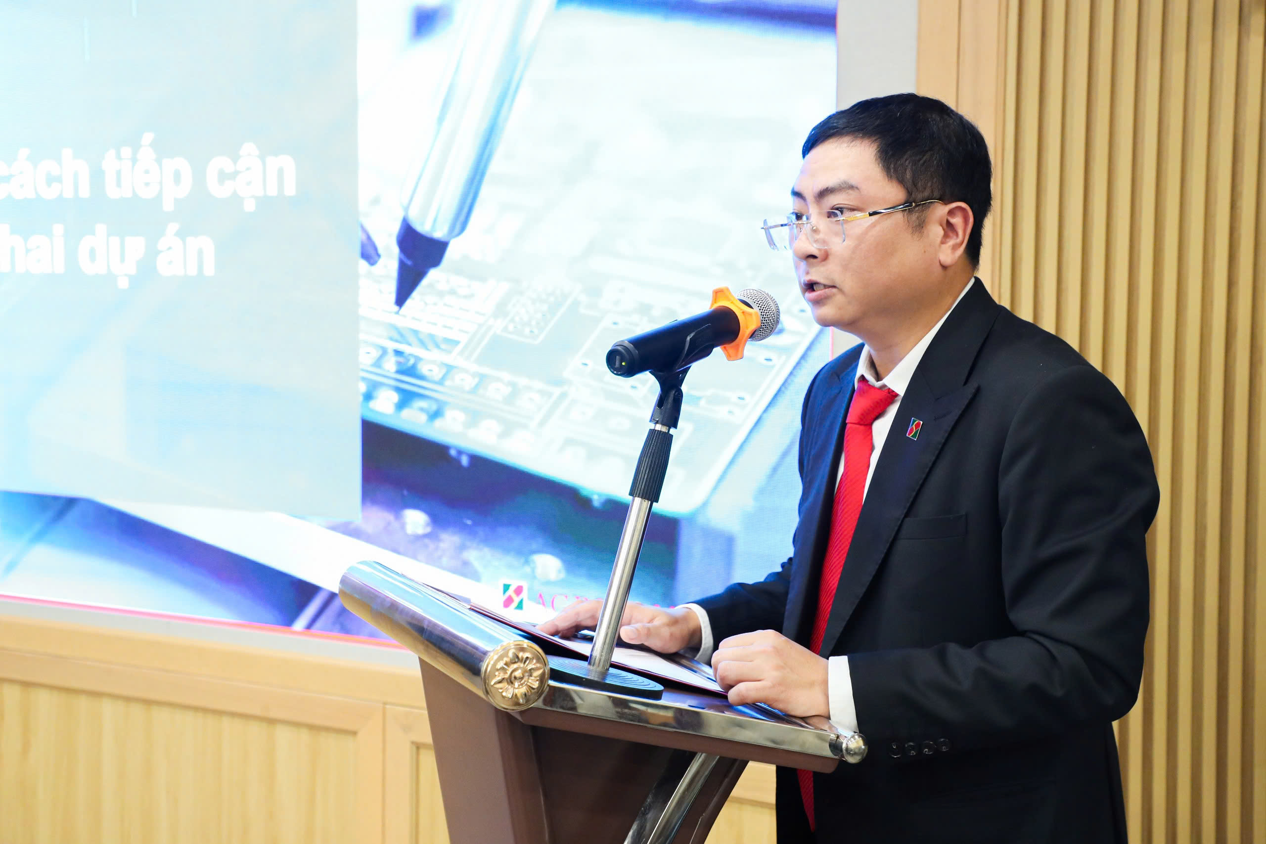 Ông Hoàng Anh Việt - Phó Giám đốc Trung tâm Quản lý rủi ro phi tín dụng Agribank chia sẻ tại buổi lễ