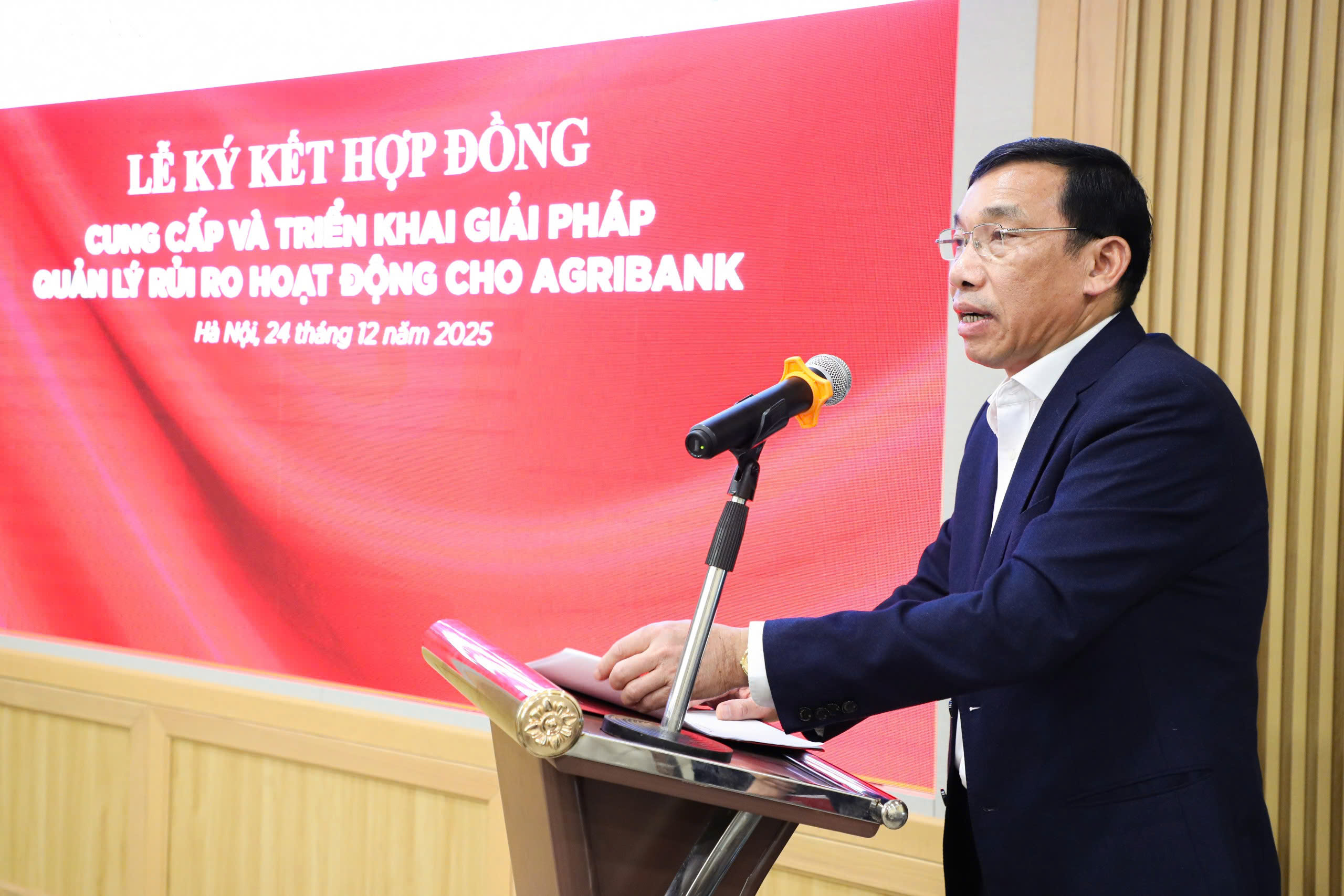 Ông Trần Văn Dự - Phó Tổng Giám đốc Agribank phát biểu tại buổi lễ