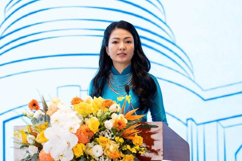 Đồng chí Nguyễn Khánh Chi, Ủy viên Ban Chấp hành Tổng Liên đoàn, Phó Chủ tịch Thường trực Công đoàn Ngân hàng Việt Nam phát biểu tại Đại hội