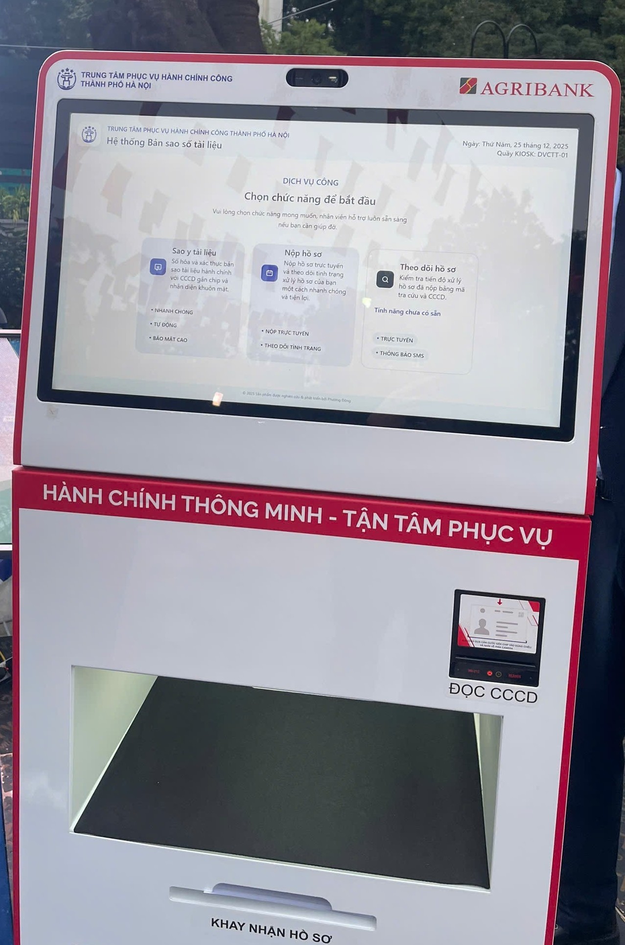 Mỗi Kiosk thông minh không chỉ là thiết bị công nghệ, mà là cánh tay nối dài của chính quyền và ngân hàng, giúp người dân rút ngắn khoảng cách với thủ tục hành chính