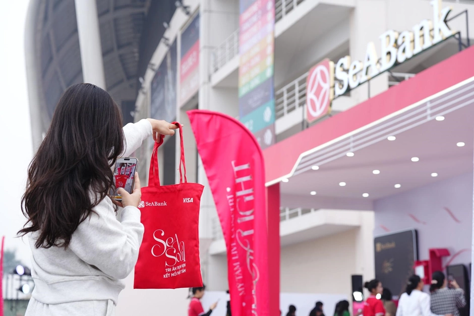 Merchandise in dấu ấn của Mỹ Tâm và thẻ SeASoul được khán giả háo hức "săn đón". Ảnh: BTC