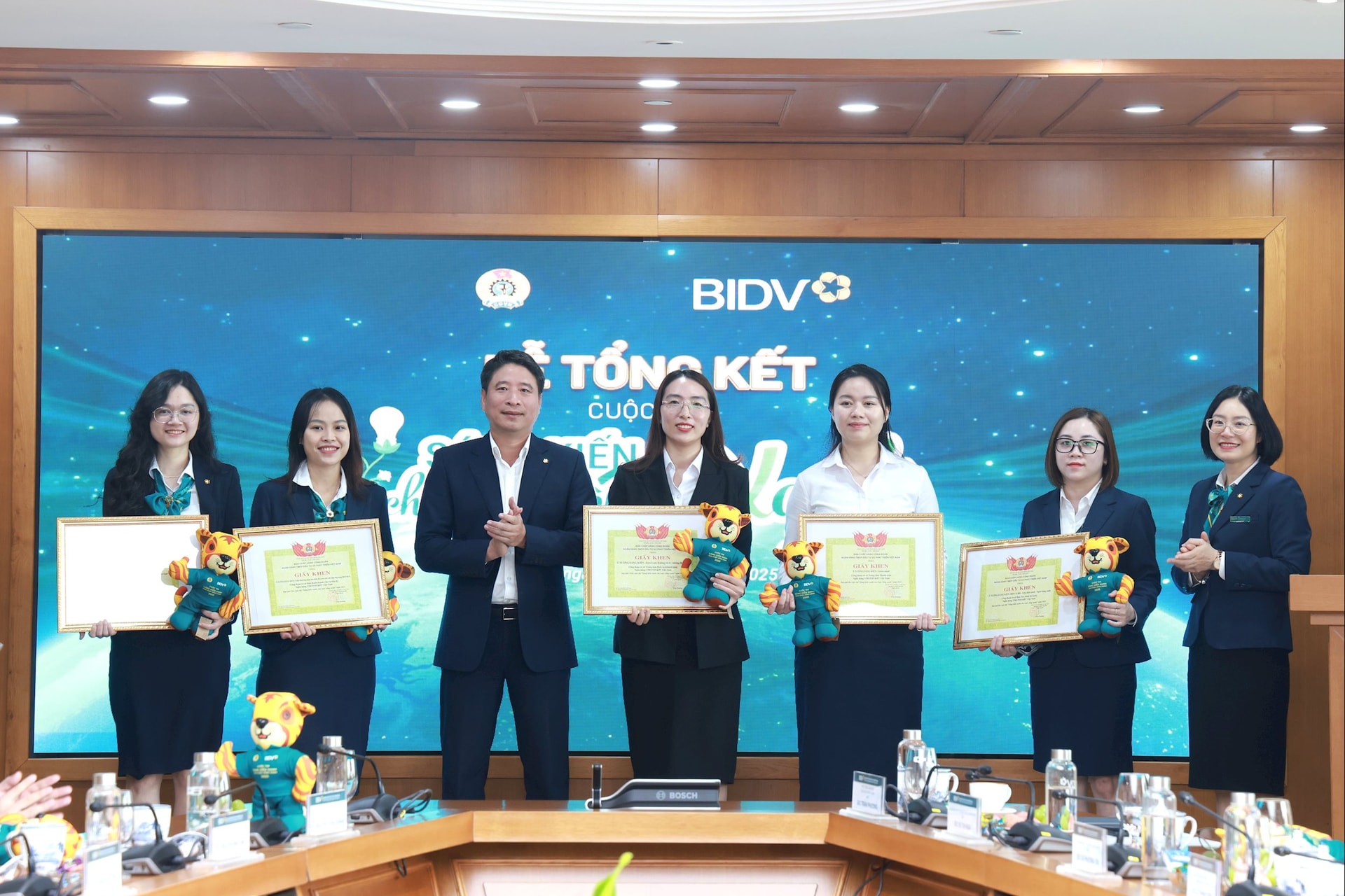 Nhóm tác giả lĩnh vực Tiết kiệm chi phí - Năng lượng - Văn phòng có chất lượng chuyên môn cao