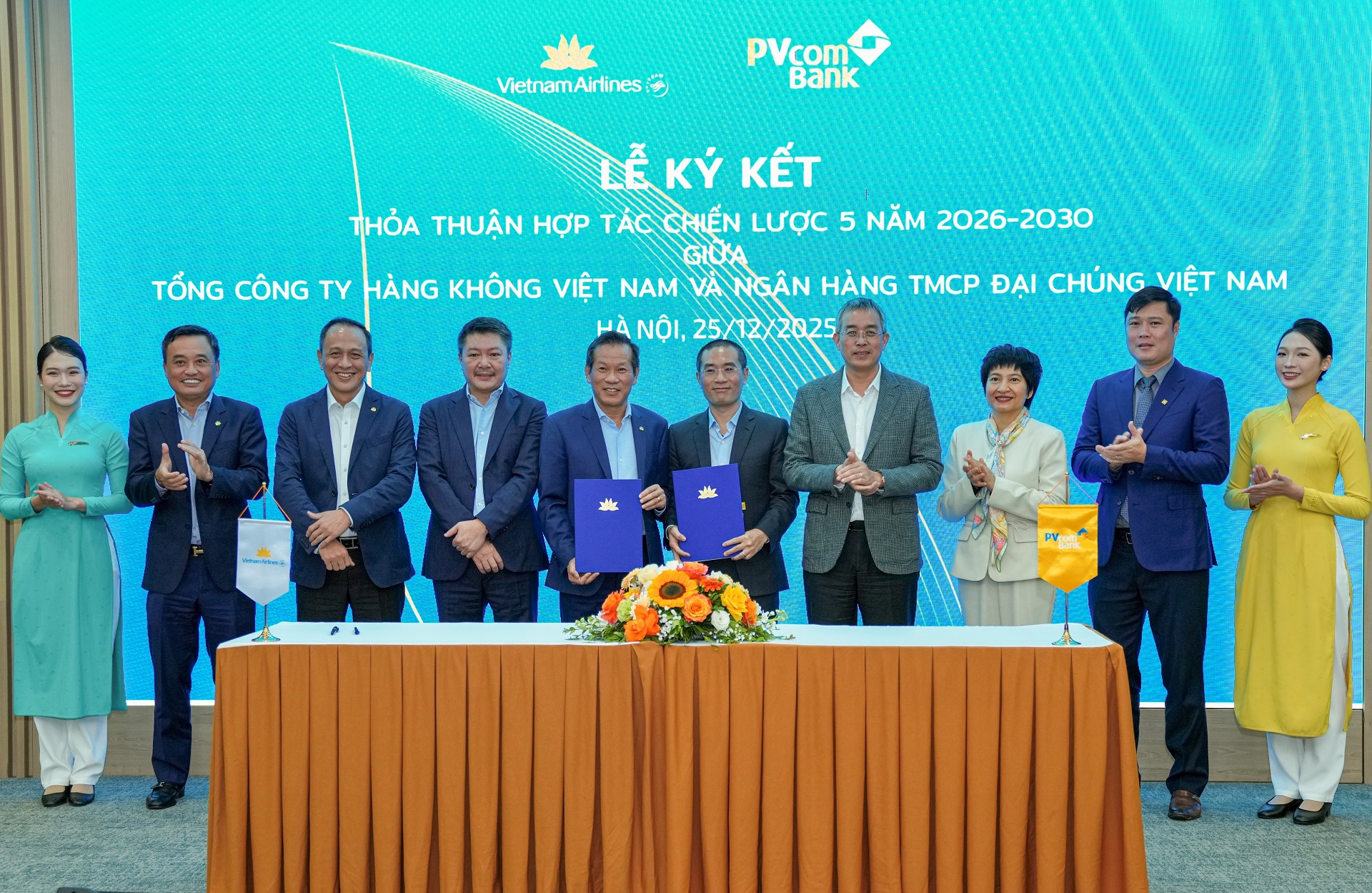 hợp tác