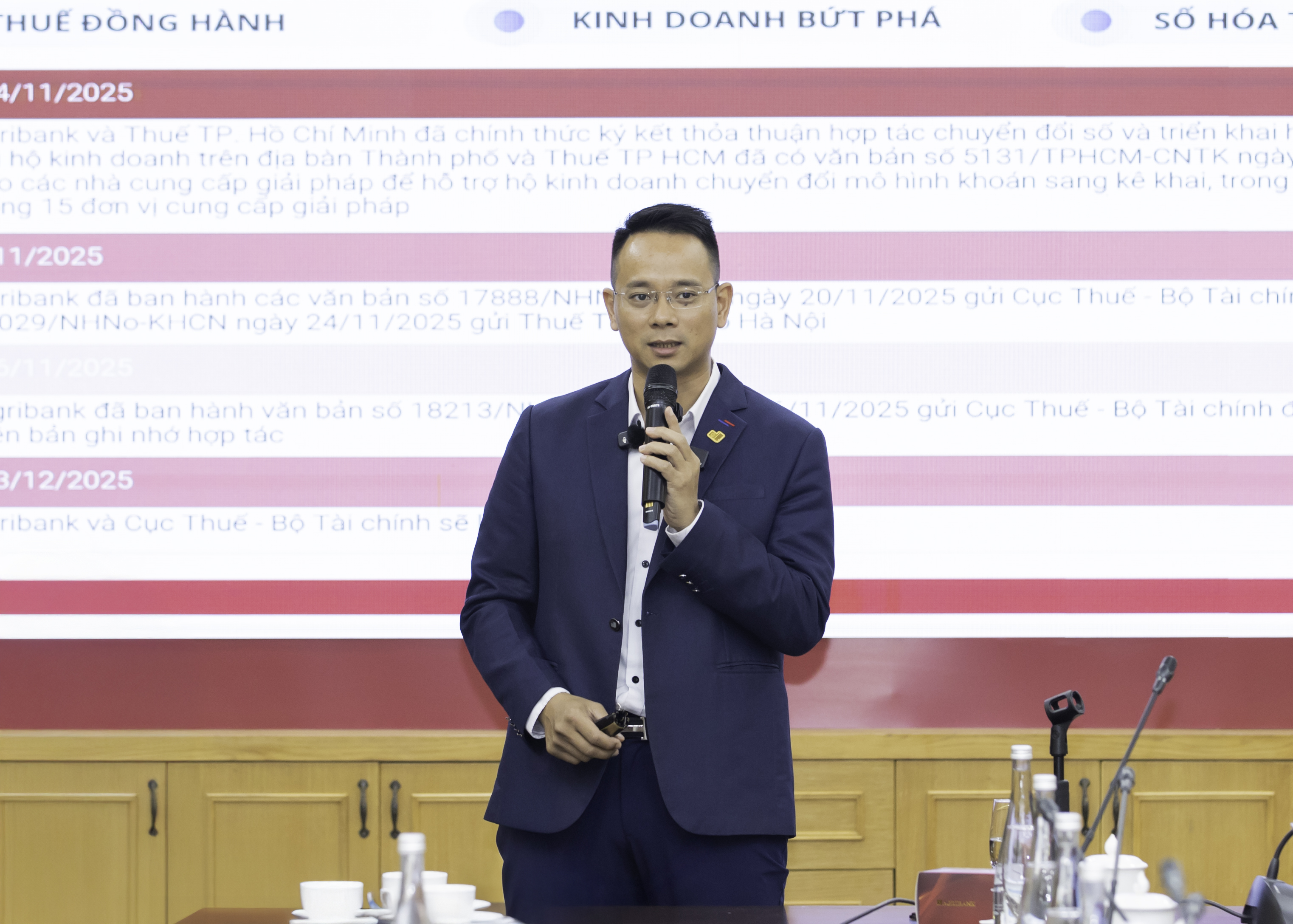 Giám đốc Khối Doanh nghiệp VNPAY Trần Mạnh Nam chia sẻ về cách thức vận hành và tối ưu của bộ giải pháp hỗ trợ hộ kinh doanh