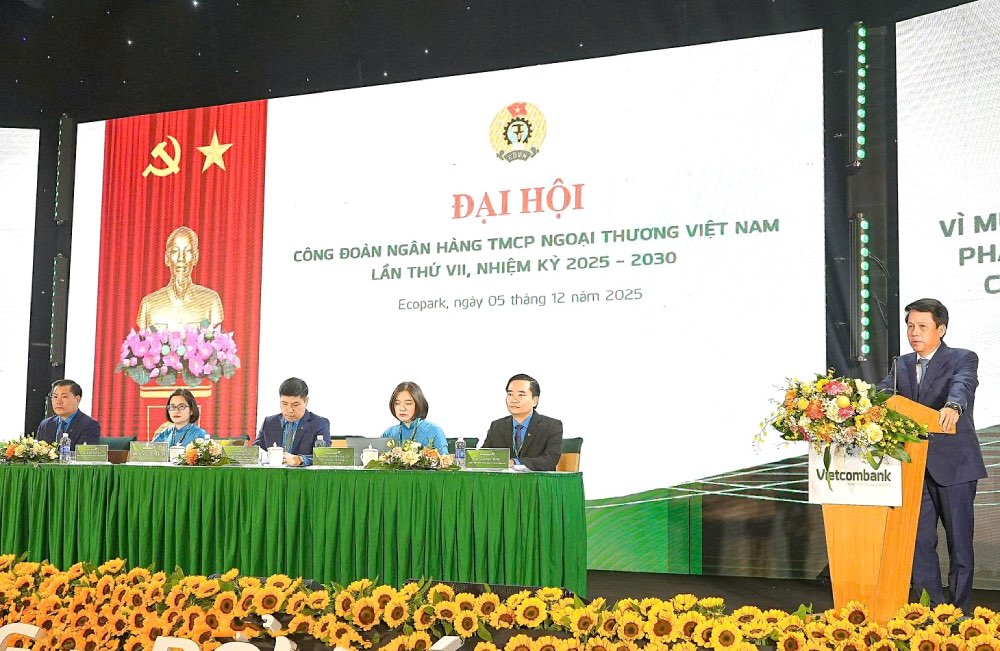 Ông Phạm Tiến Dũng - Phó Thống đốc Ngân hàng Nhà nước Việt Nam phát biểu tại đại hội. Ảnh: Hà Anh