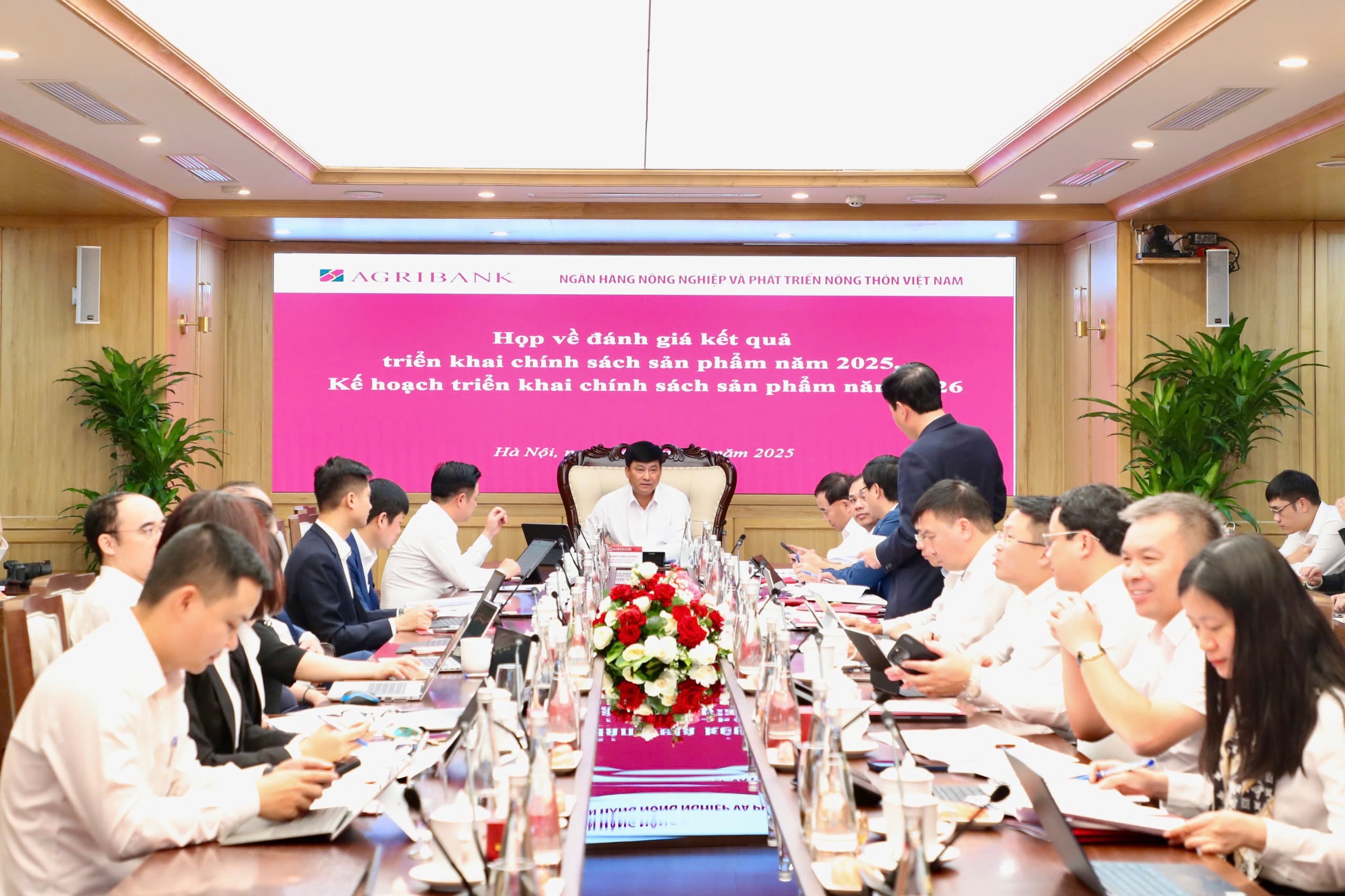 Toàn cảnh cuộc họp đánh giá kết quả triển khai chính sách sản phẩm năm 2025 và triển khai kế hoạch năm 2026