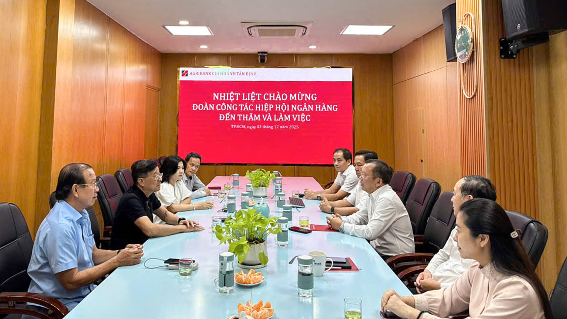 Đoàn HHNH làm việc với Agribank CN Tân Định