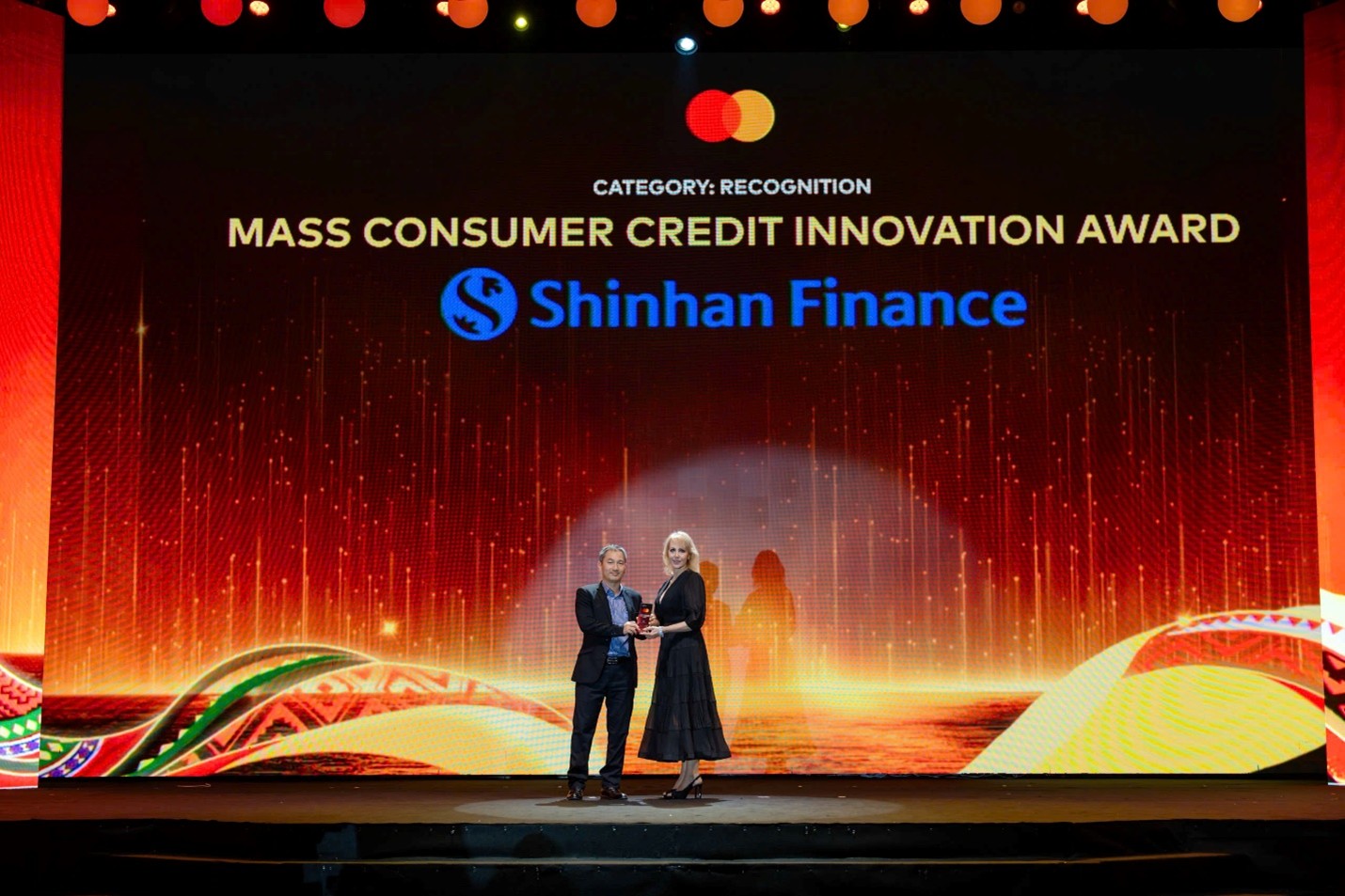 Shinhan Finance được vinh danh tại hạng mục “Giải pháp thẻ tín dụng sáng tạo cho khách hàng đại chúng” bởi Mastercard