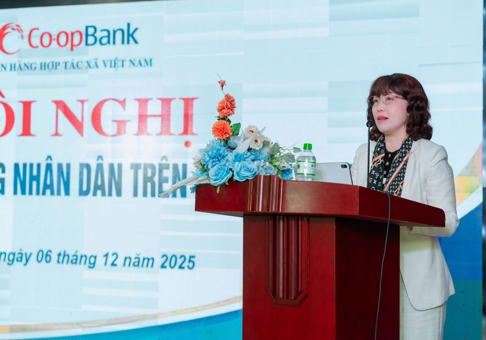 Bà Nguyễn Thị Thu Thu - Quyền Giám đốc NHNN Khu vực 8 phát biểu chỉ đạo tại Hội nghị