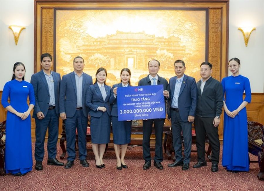Ngân hàng TMCP Quân đội (MB) đóng góp 3 tỉ đồng hỗ trợ thành phố Huế khắc phục hậu quả thiên tai