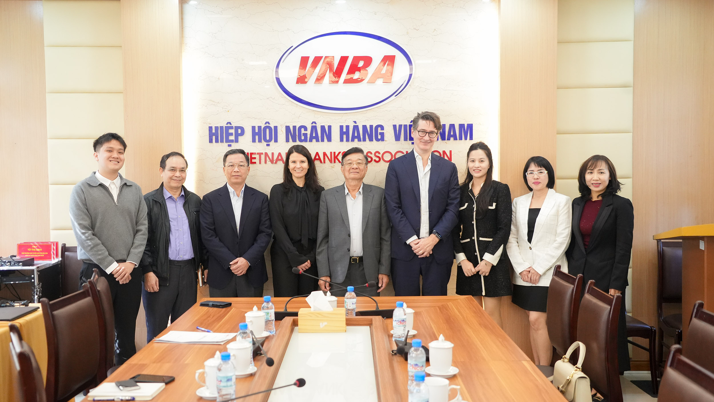 Hai bên chụp ảnh lưu niệm sau buổi tiếp