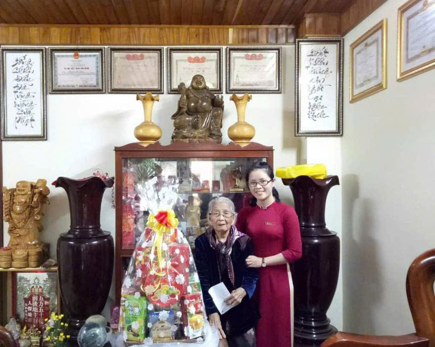 Đoàn viên công đoàn Agribank chi nhánh Đắk Lắk phụng dưỡng chăm sóc Mẹ Việt Nam Anh hùng