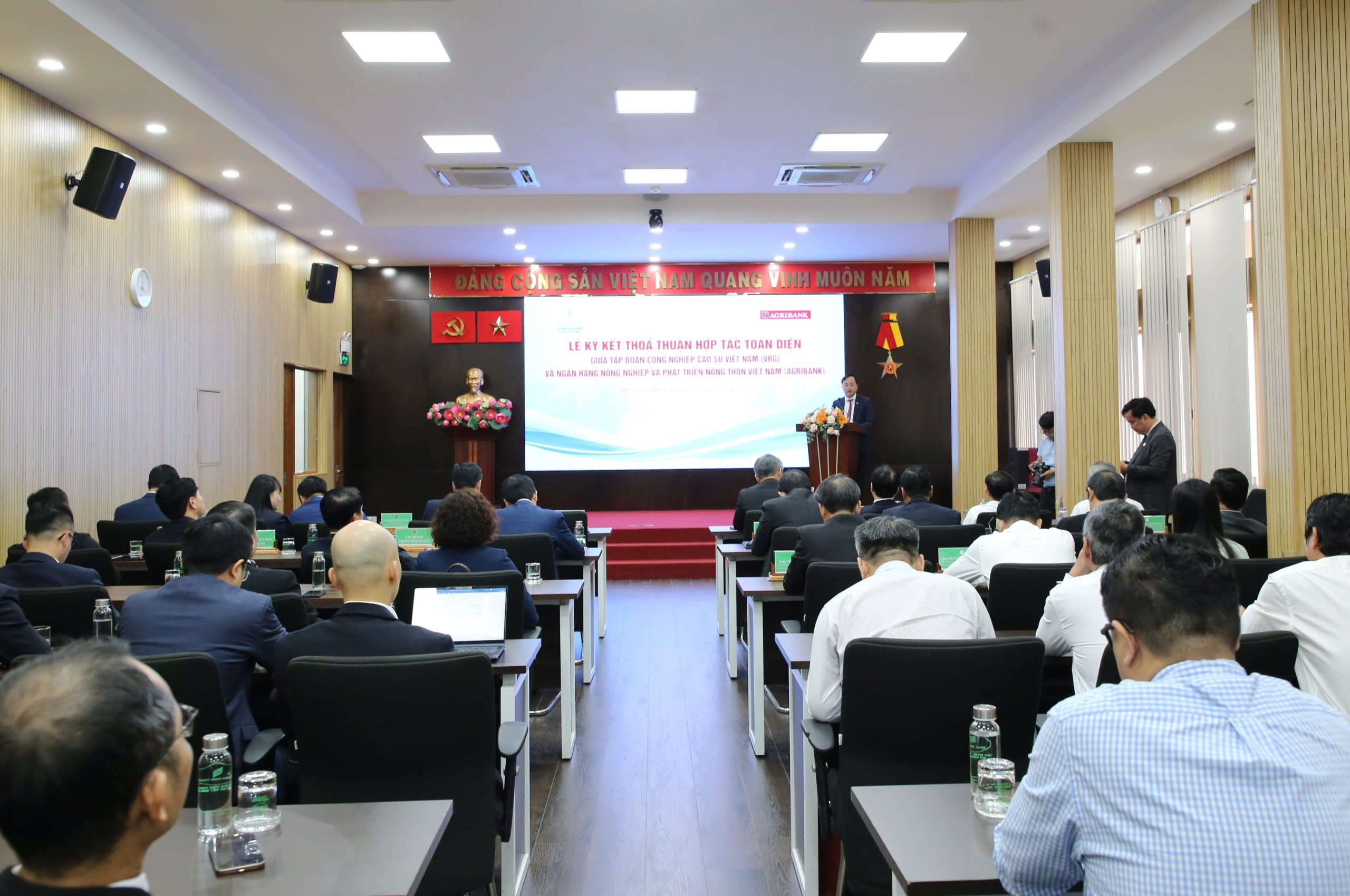 VRG và Agribank ký kết thỏa thuận hợp tác toàn diện: Phát huy sức mạnh cộng hưởng, hướng tới phát triển bền vững