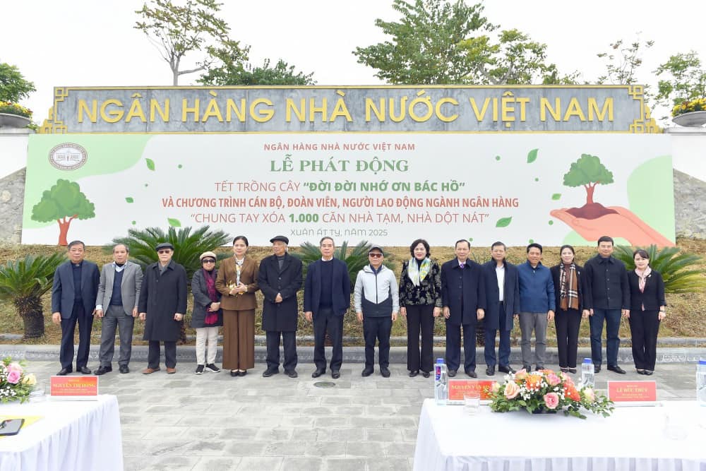 Ban lãnh đạo NHNN và các đồng chí nguyên lãnh đạo NHNN qua các thời kỳ tại Lễ phát động