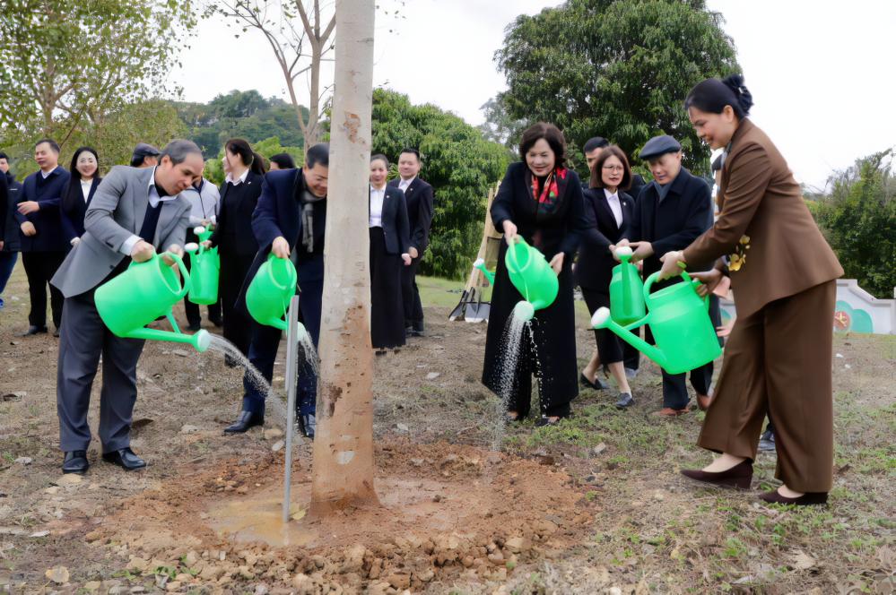 Ngành Ngân hàng phát động Tết trồng cây và chương trình chung tay xóa 1.000 căn nhà tạm, nhà dột nát