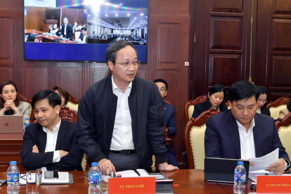 Ông Tạ Quang Đôn – Vụ trưởng Vụ Pháp chế phát biểu tại cuộc họp