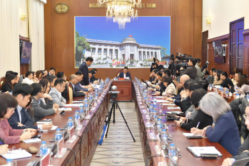 Các ngân hàng tiếp tục thực hiện quyết liệt các giải pháp giảm lãi suất cho vay