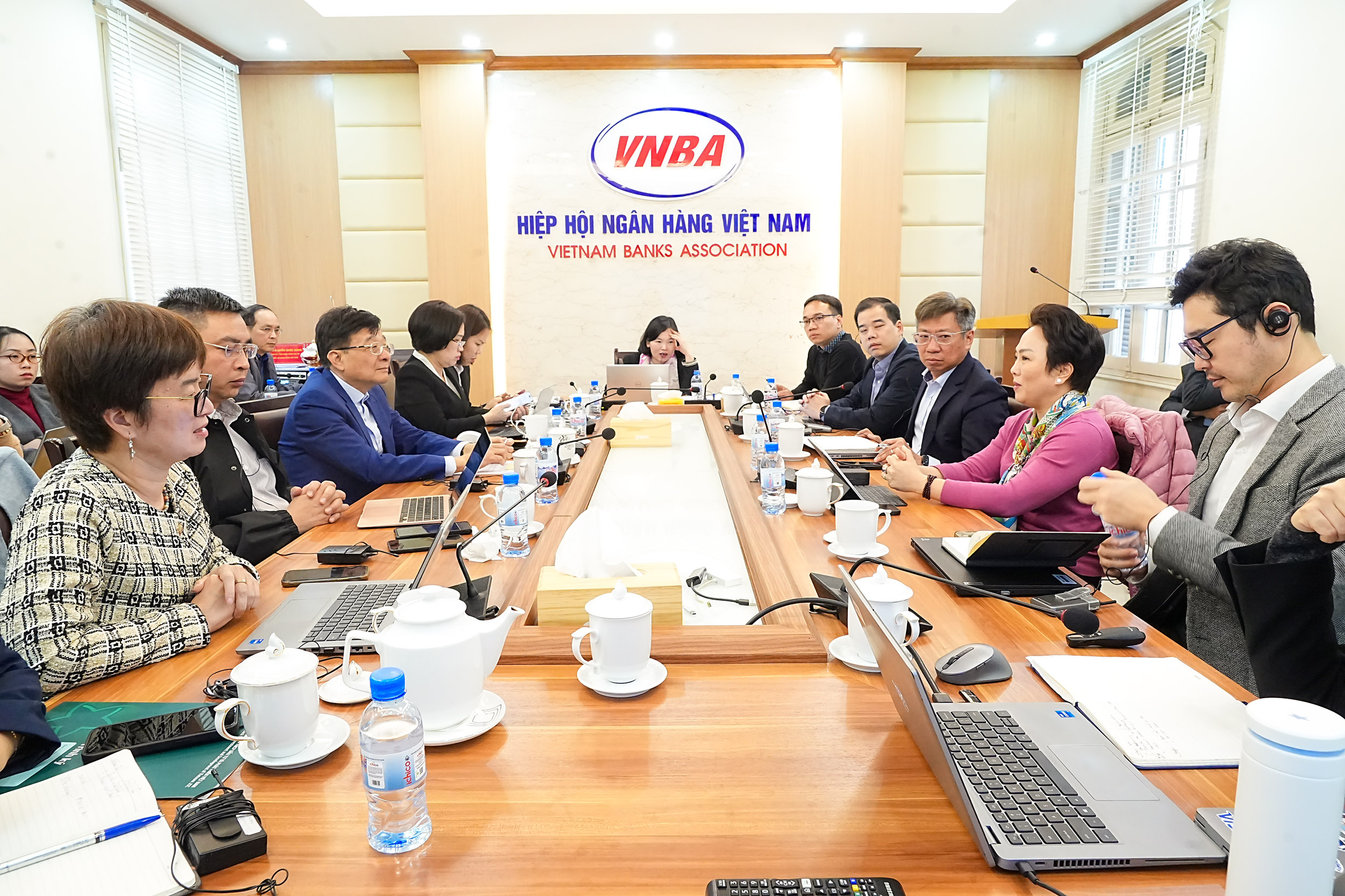 Quang cảnh buổi làm việc