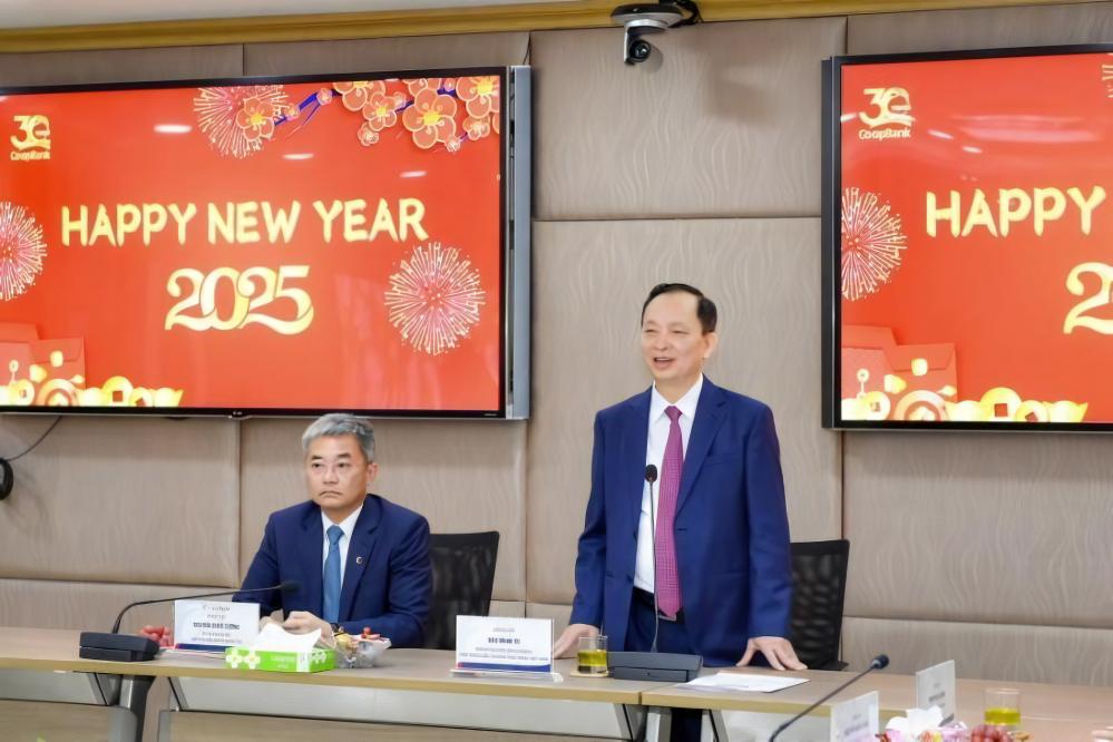 Phó Thống đốc thường trực Đào Minh Tú thăm và chúc năm mới Ngân hàng Hợp tác xã Việt Nam