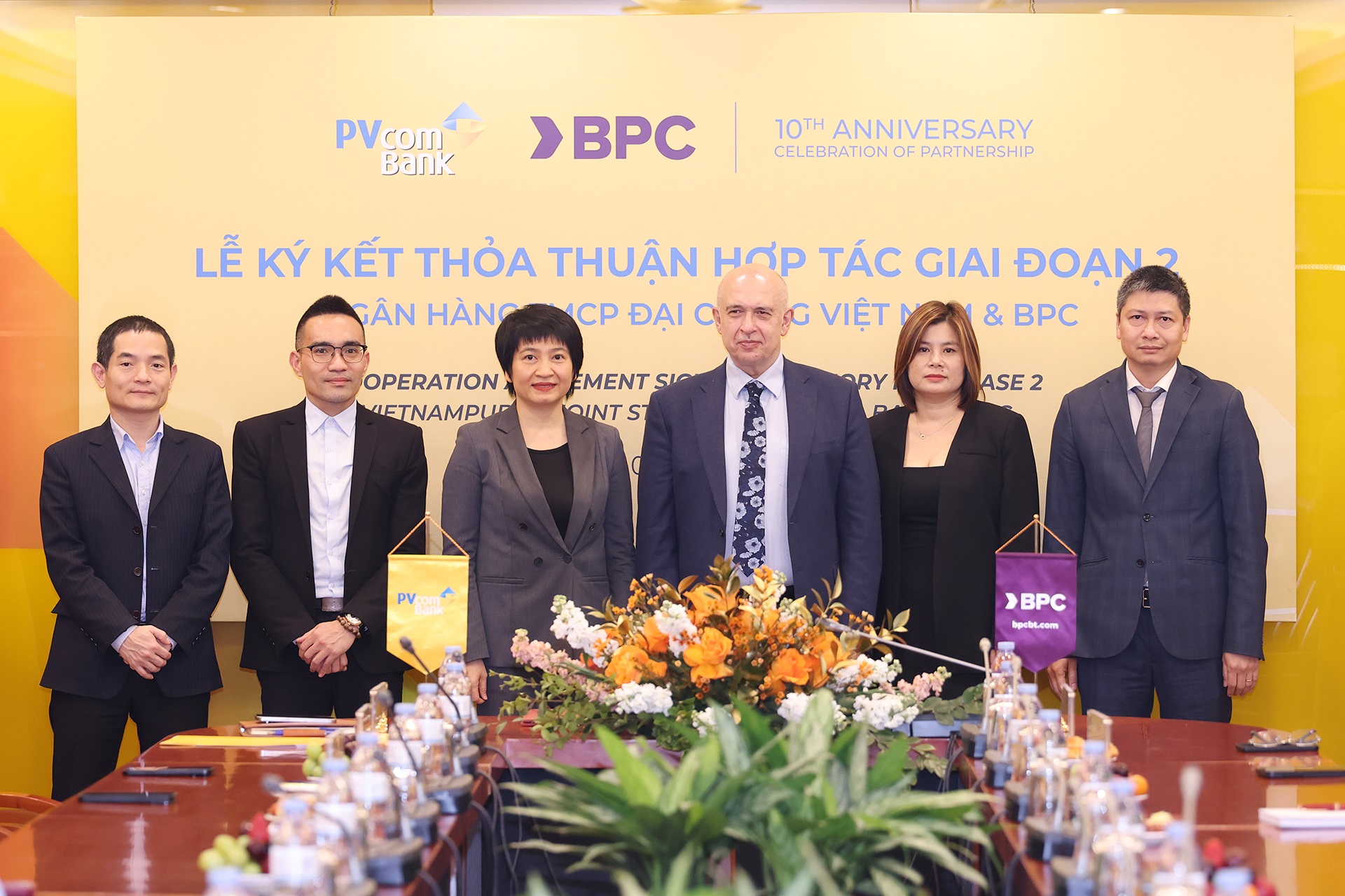 hợp tác