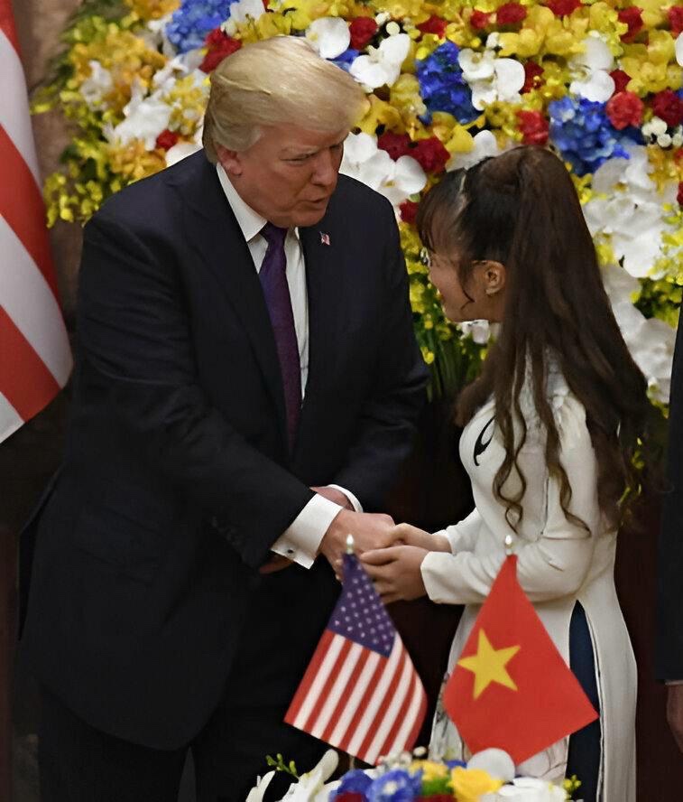 TS. Nguyễn Thị Phương Thảo và Tổng thống Hoa Kỳ Donald Trump tại sự kiện ký kết đặt hàng động cơ máy bay giữa Vietjet và Pratt Whitney tại Hà Nội ngày 13/11/2017