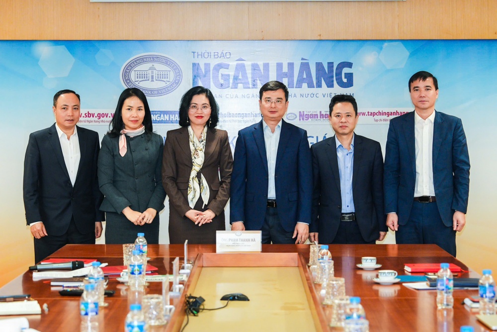 Phó Thống đốc Phạm Thanh Hà cùng Ban lãnh đạo Thời báo Ngân hàng