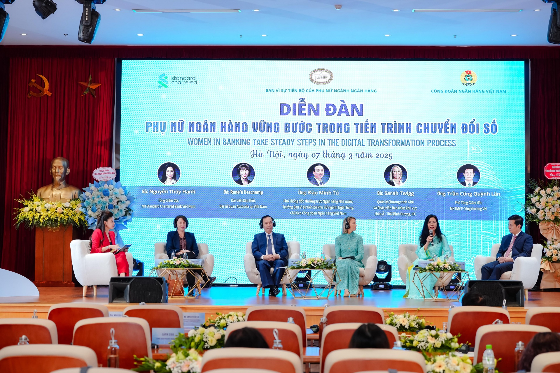 Standard Chartered Vietnam and the SBV have co-organised a conference themed 'Women in banking take steady steps in digital transformation' in Hà Nội.