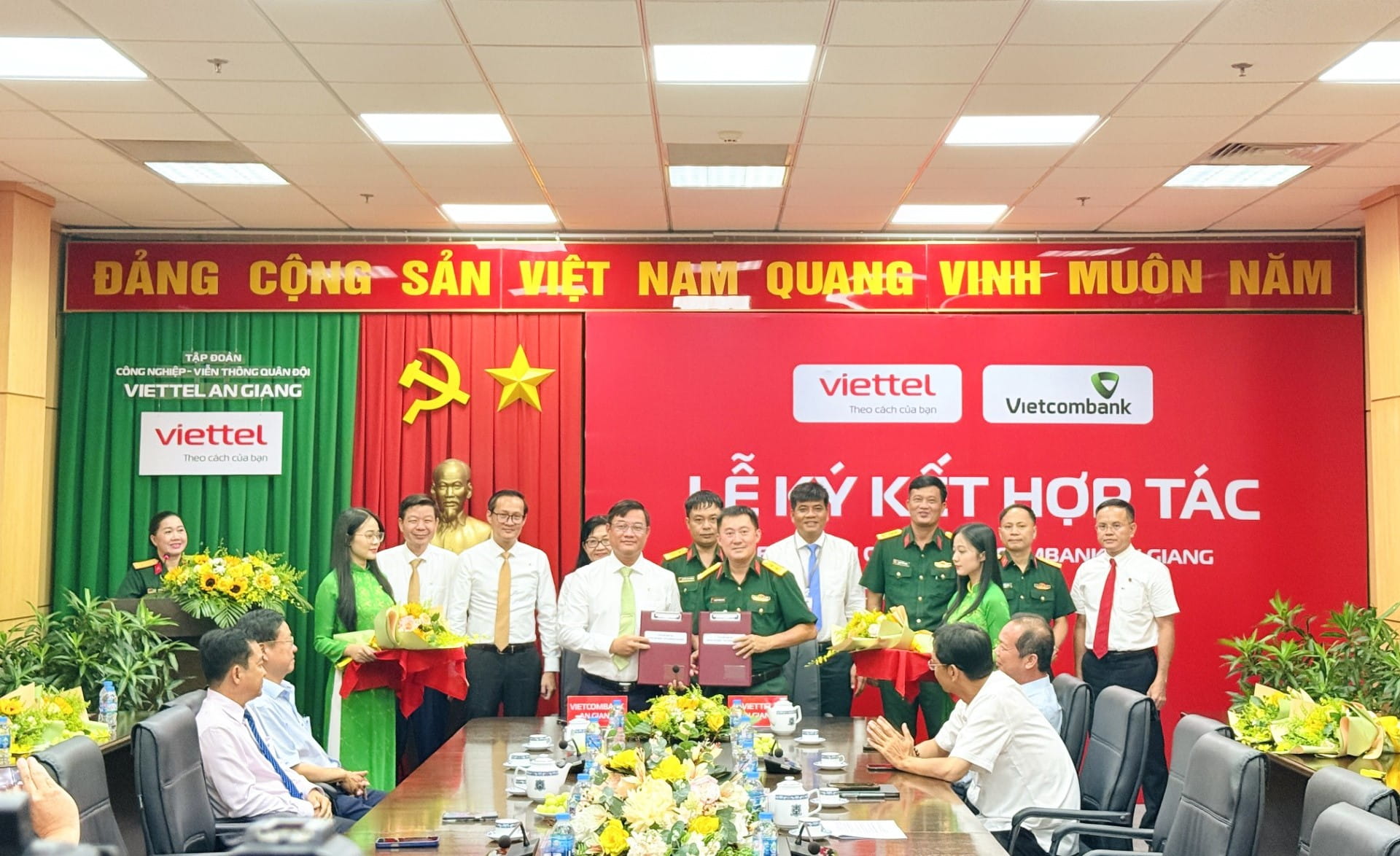 hợp tác