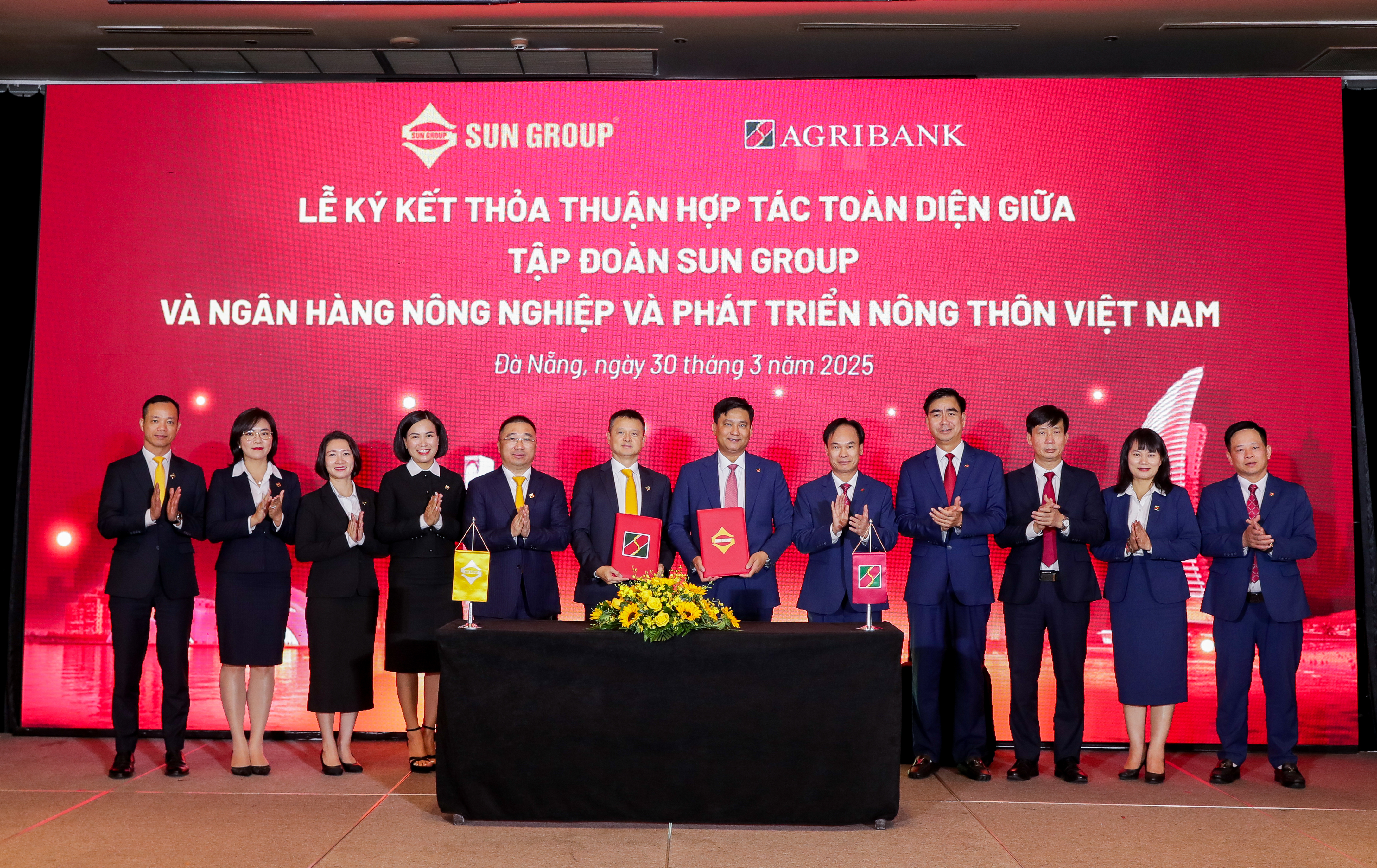 hợp tác