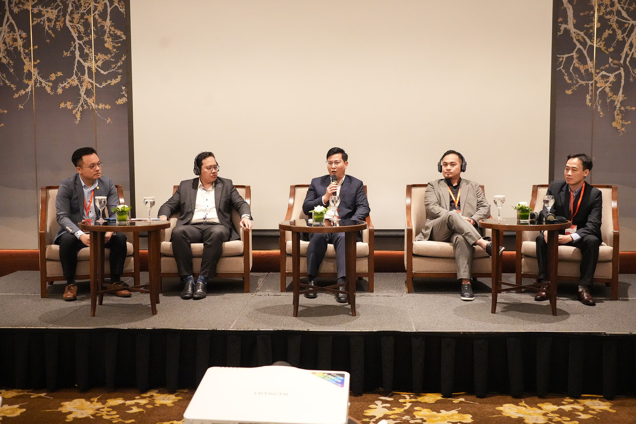 Tọa đàm thảo luận từ các chuyên gia hàng đầu trong lĩnh vực công nghệ trong việc cung cấp dữ liệu từ AI