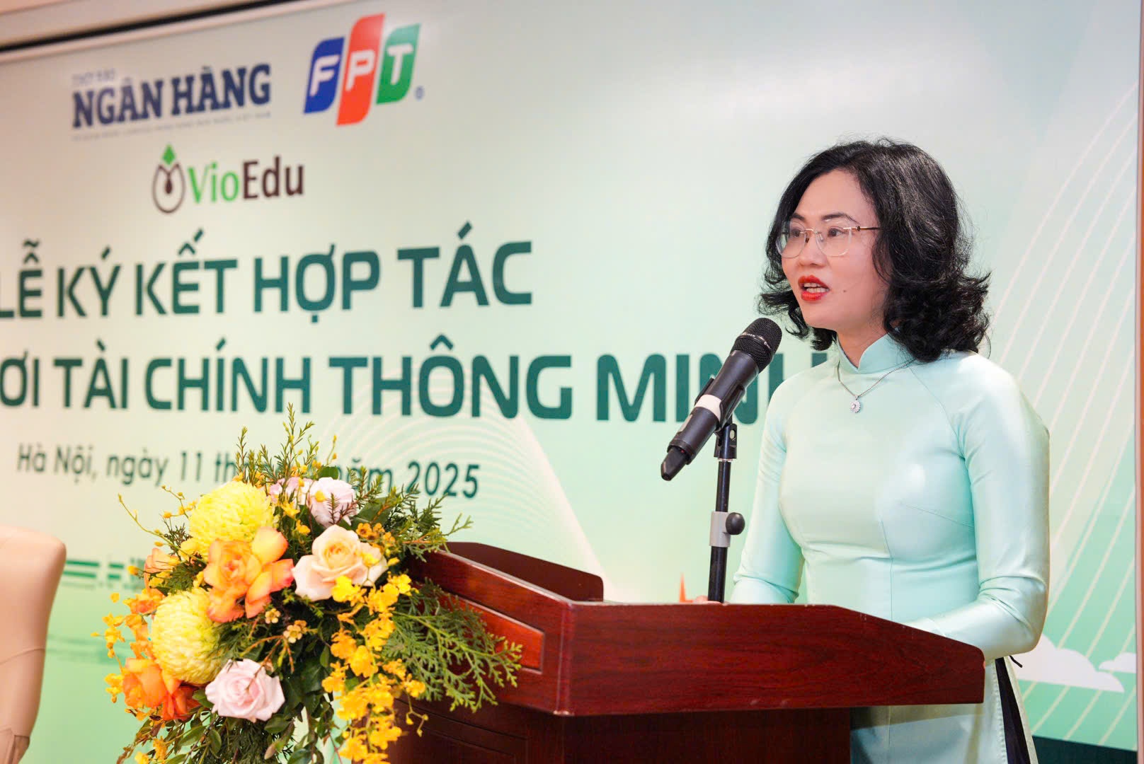 Tổng biên tập Thời báo Ngân hàng Lê Thị Thúy Sen phát biểu tại Lễ ký kết