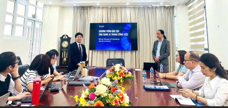 TS. Dương Trung Kiên – Phó hiệu trưởng Trường Đại học Điện lực phát biểu trong buổi chia sẻ