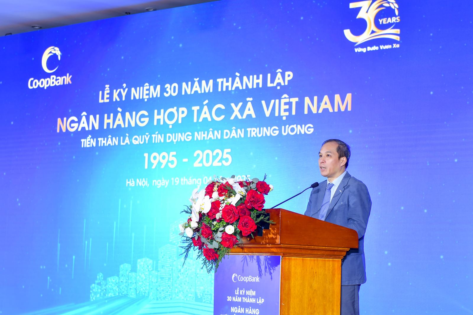 Đồng chí Đoàn Thái Sơn - Ủy viên Ban Thường vụ Đảng ủy, Phó Thống đốc NHNN Việt Nam phát biểu chỉ đạo tại buổi lễ kỷ niệm 30 năm thành lập Co-opBank