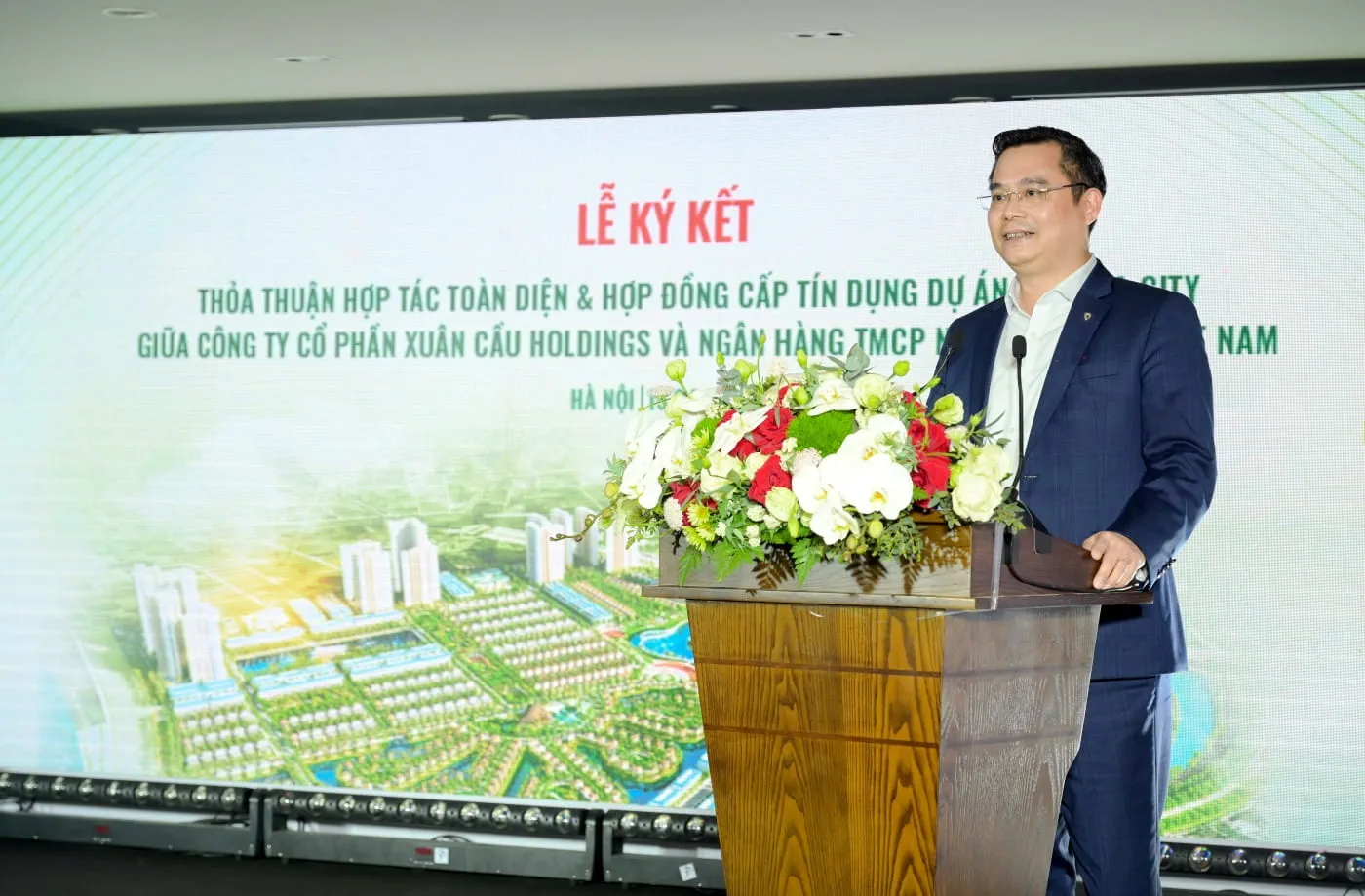 Ông Nguyễn Thanh Tùng - Ủy viên BCH Đảng bộ Chính phủ, Bí thư Đảng ủy, Chủ tịch HĐQT Vietcombank phát biểu tại buổi lễ