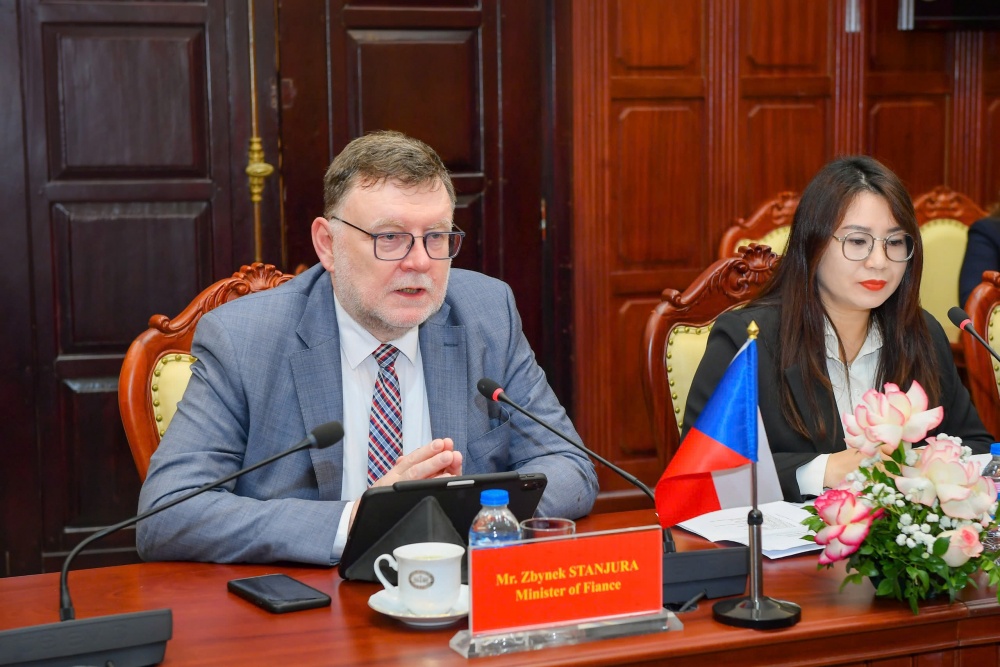 Ngài Zbynek Stanjura - Bộ trưởng Tài chính Cộng hoà Czech phát biểu tại buổi tiếp