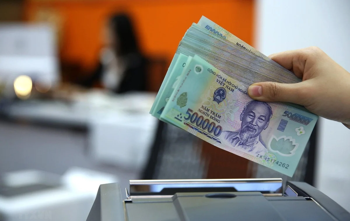 Tiền gửi vào ngân hàng sụt giảm trong 3 tháng đầu năm 2025
