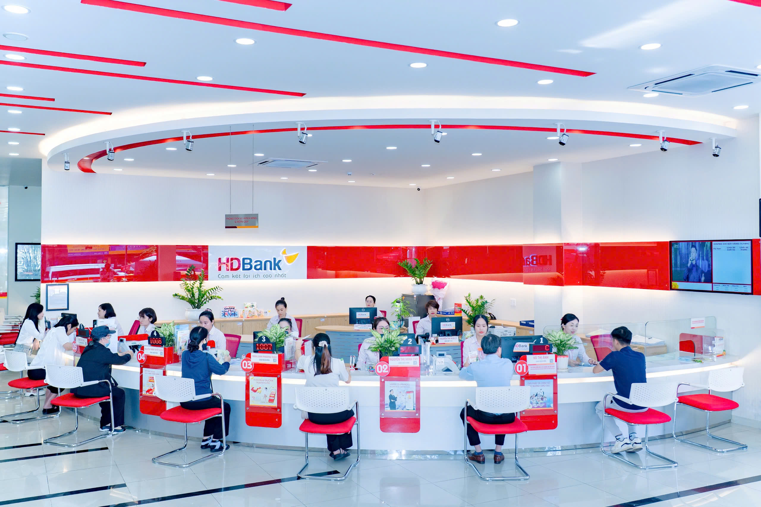 HDBank tiếp tục đẩy mạnh dịch chuyển cơ cấu thu nhập theo hướng bền vững, gia tăng tỷ trọng thu nhập từ dịch vụ, các mảng phi tín dụng và hoạt động đầu tư.