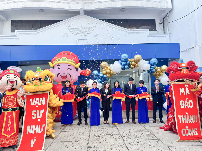 BAOVIET Bank Lạc Long Quân