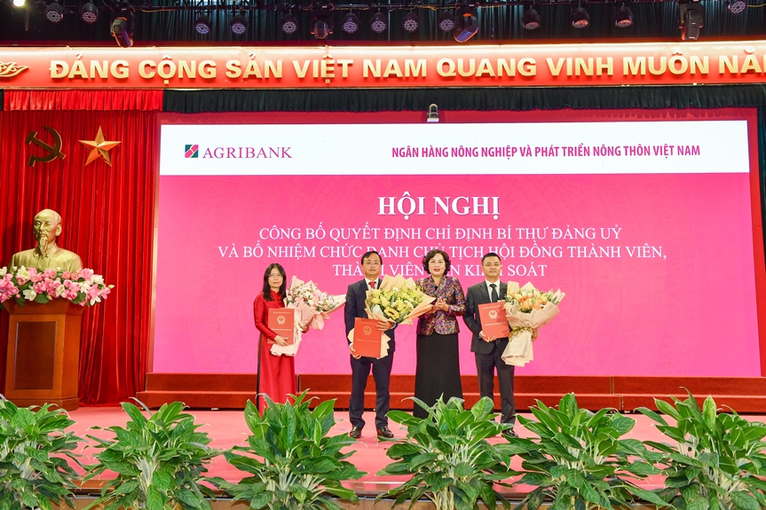 Thống đốc NHNN Nguyễn Thị Hồng trao Quyết định điều động, bổ nhiệm đồng chí Tô Huy Vũ – Vụ trưởng Vụ Hợp tác Quốc tế NHNN giữ chức vụ Chủ tịch Hội đồng Thành viên Agribank và các Quyết định điều động, bổ nhiệm Thành viên Ban Kiểm soát Agribank