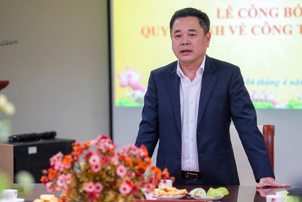 Phó Thống đốc NHNN Nguyễn Ngọc Cảnh phát biểu giao nhiệm vụ đối với Quyền Vụ trưởng Vụ HTQT