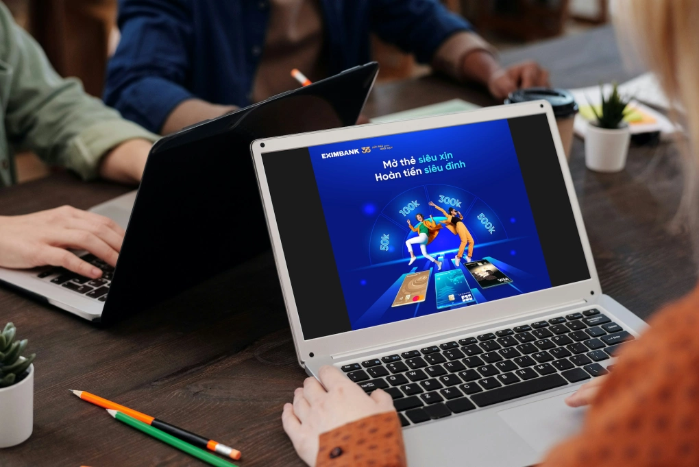 Nhà băng đưa nhiều mức ưu đãi cho đa dạng thẻ. Ảnh: Eximbank